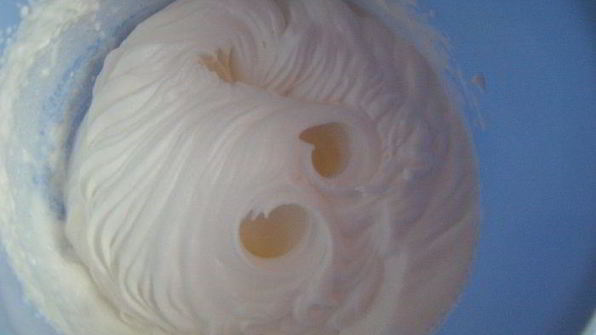 тортик с заварным лимонно-сгущенным кремом и сливками