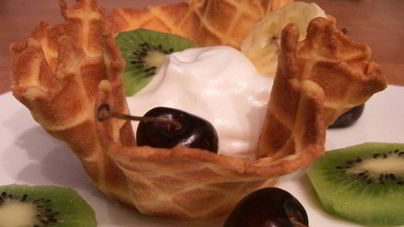 Вафельные корзиночки с белковым кремом