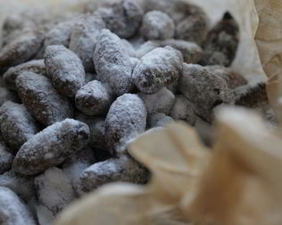 Миндаль в шоколаде