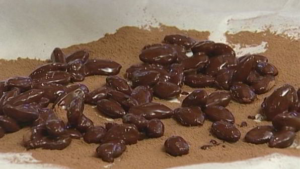 миндаль в шоколаде