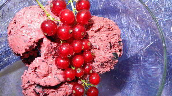 черничное мороженое из сметаны