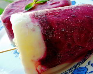 Черносмородиновое мороженое с йогуртом