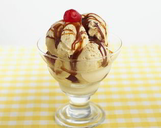 Домашнее мороженое с фруктами