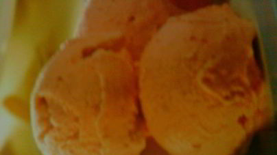 Домашнее мороженое с клубникой