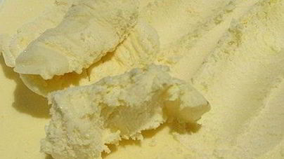 Домашнее сливочное мороженое с ванилью