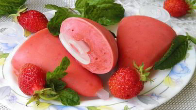 Клубничное мороженое из йогурта