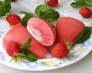 Клубничное мороженое из йогурта