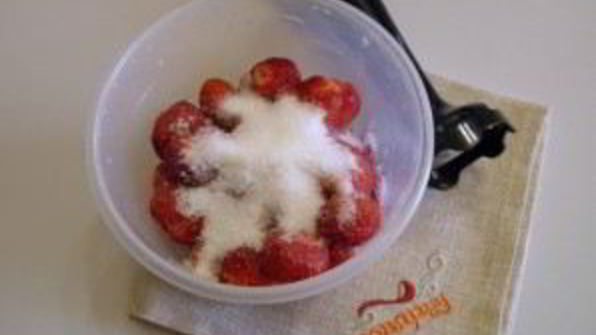 клубничное мороженое из йогурта