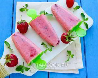 Клубничное мороженое из сметаны