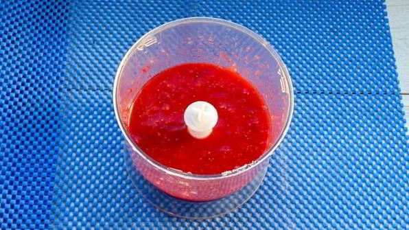 клубничное мороженое из сметаны