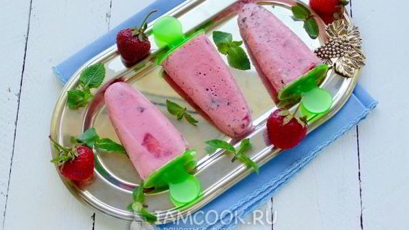 клубничное мороженое из сметаны