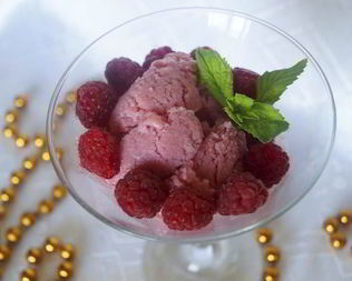 Молочно-малиновое мороженое