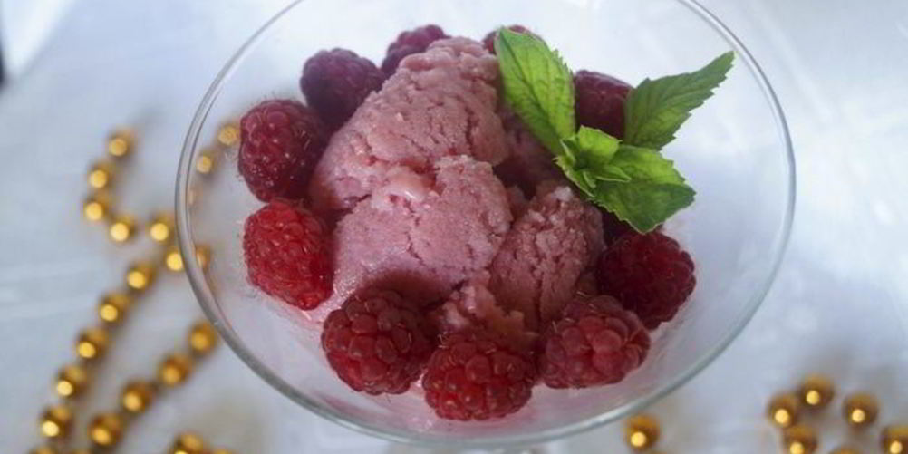 Рецепт молочно-малиновое мороженое