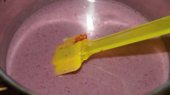 молочно-малиновое мороженое