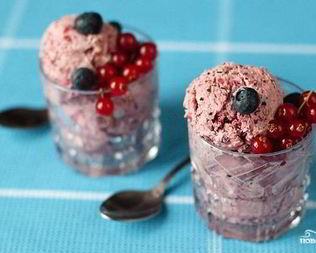 Мороженое из голубики и красной смородины