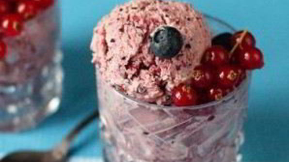 мороженое из голубики и красной смородины