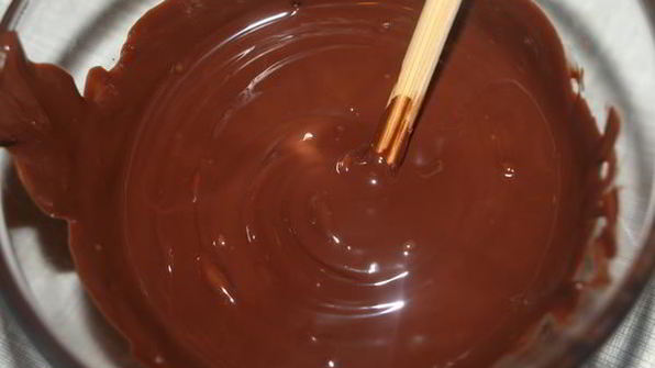 мороженое из топленого молока с шоколадной крошкой