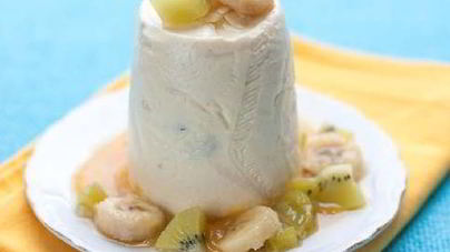 Мороженое из творога с медом и фруктами