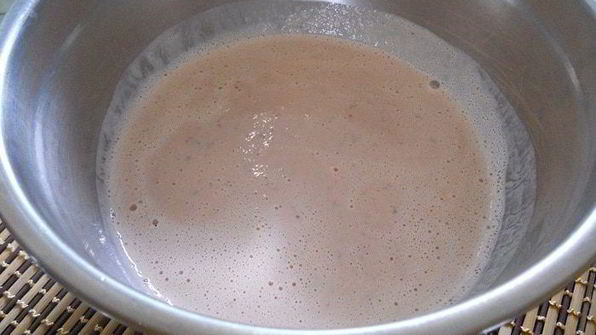 мороженое с клубникой, базиликом и лимонной карамелью