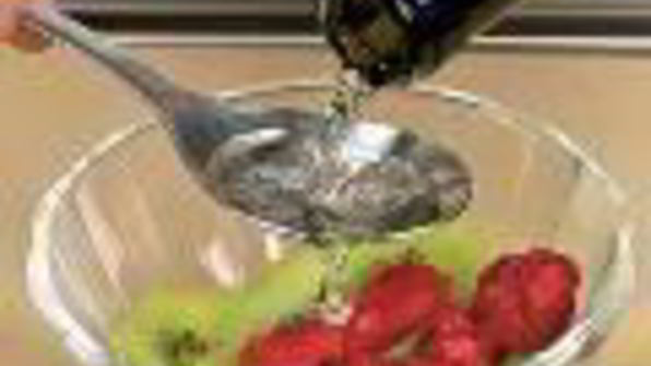 мороженое с малиной и киви