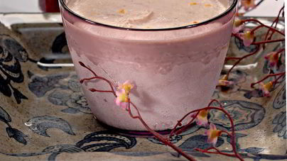 Рисовое мороженое с ягодным соусом