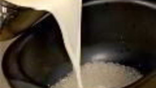 рисовое мороженое с ягодным соусом