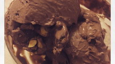 Шоколадно-ореховое мороженое