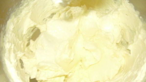 сливочно-клубничное мороженое