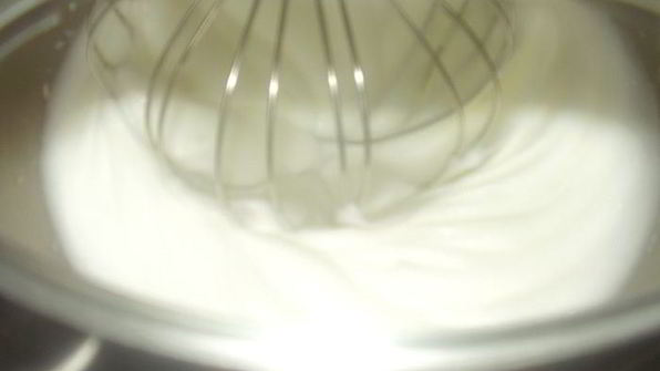 сливочно-клубничное мороженое