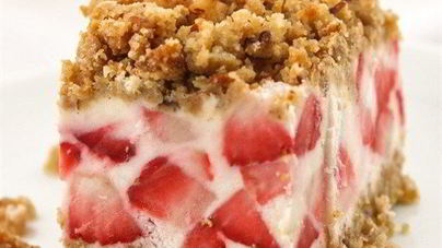 Террин из сливочного мороженого и клубники