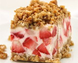 Террин из сливочного мороженого и клубники