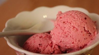 Творожное мороженое с клюквой