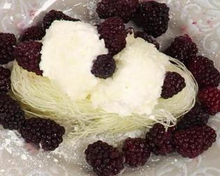 Жареное мороженое с фунчозой