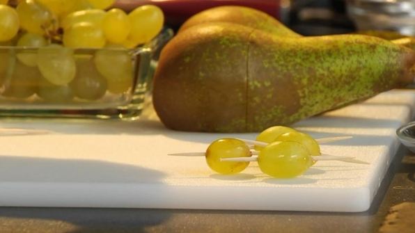 фруктовый ежик и воздушный ягодный мусс