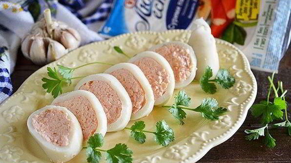 кальмар, фаршированный крабовым муссом