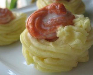 Картофельные корзинки с рыбным муссом