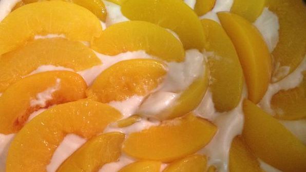 мусс из белого шоколада с персиками