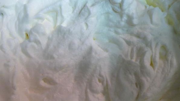 мусс из белого шоколада с персиками