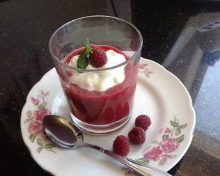 Мусс из свежей малины