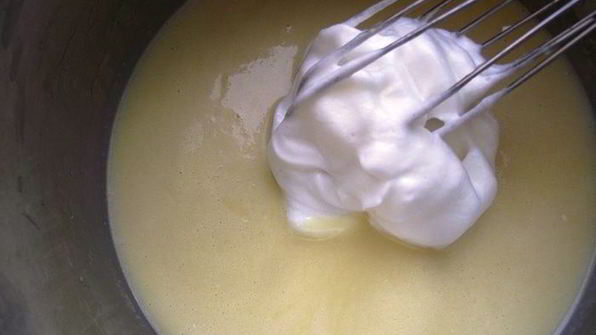 шоколадный мусс с нежным сливочным кремом и абрикосовым желе