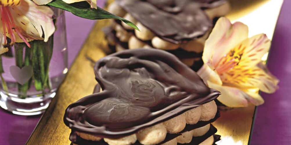 Рецепт шоколадные сердечки со сливочным муссом