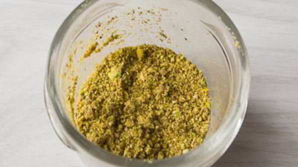 фисташковый пасхальный кулич