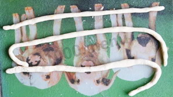 крестовые пасхальные булочки с изюмом