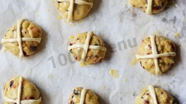 крестовые пасхальные булочки с изюмом