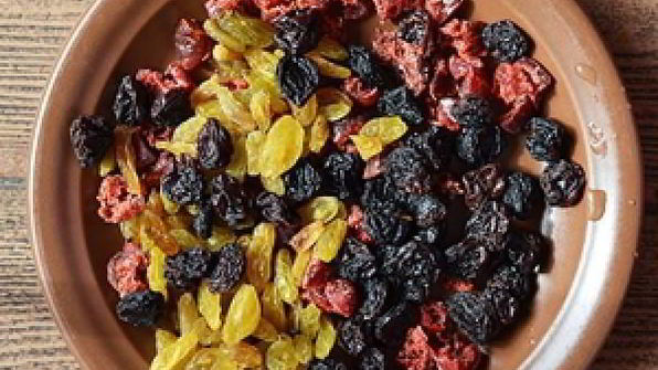 крестовые пасхальные булочки с изюмом