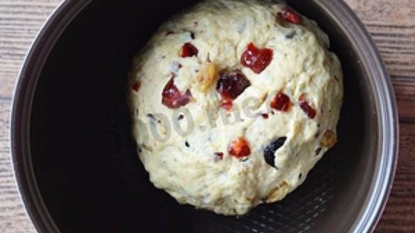 крестовые пасхальные булочки с изюмом