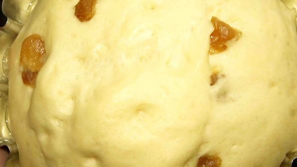 кулич пасхальный с изюмом