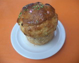 Кулич с изюмом и цукатами