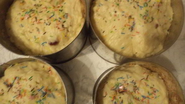 кулич с изюмом и цукатами