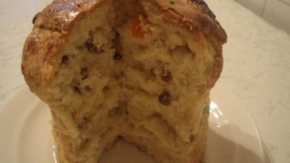 кулич с изюмом и цукатами